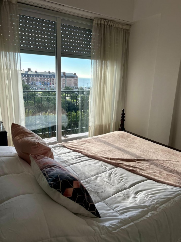 DEPARTAMENTO DE 3 AMBIENTES CON DEPENDENCIA. BALCONES SALIENTES CON VISTA A LA PLAZA Y EL MAR.