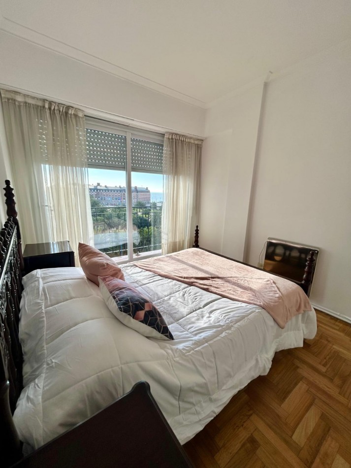 DEPARTAMENTO DE 3 AMBIENTES CON DEPENDENCIA. BALCONES SALIENTES CON VISTA A LA PLAZA Y EL MAR.