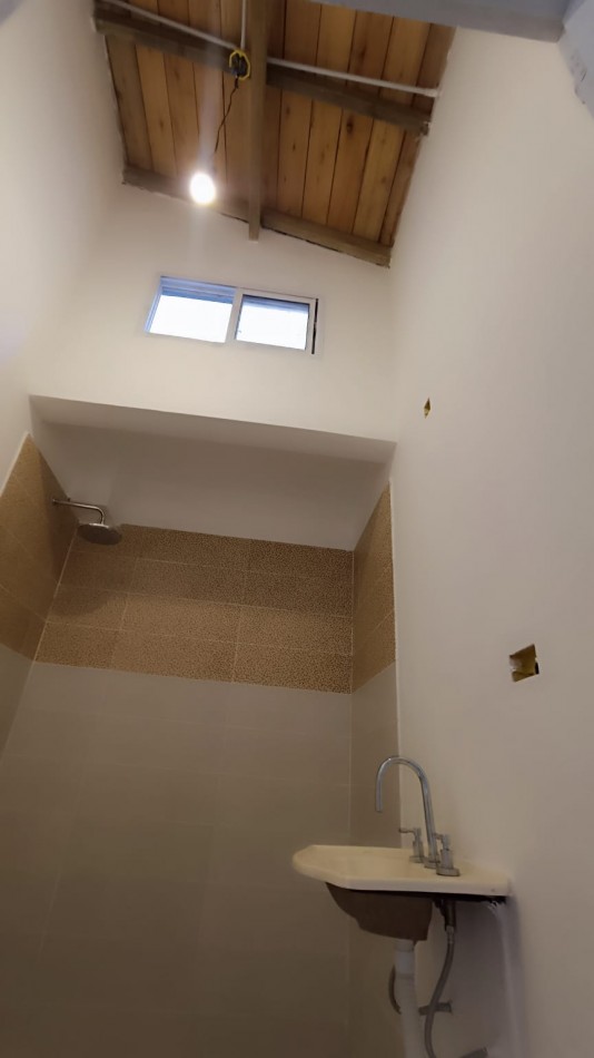 CASA DE 4 AMBIENTES CON GARAJE CUBIERTO. A ESTRENAR. SANTA CLARA