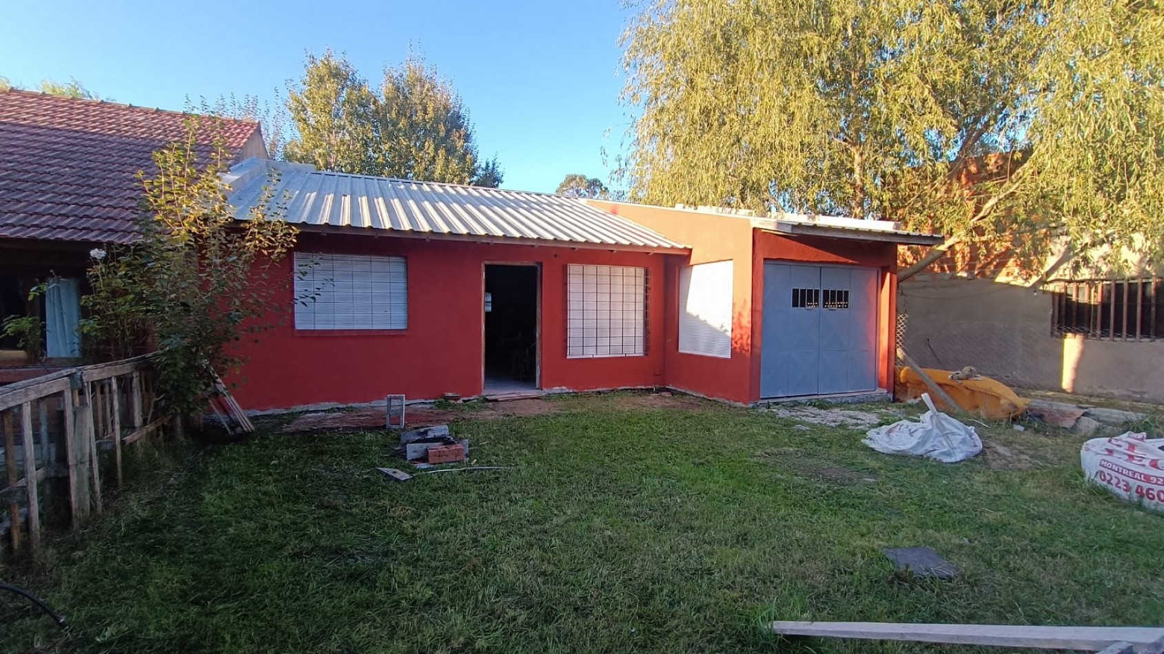 CASA DE 4 AMBIENTES CON GARAJE CUBIERTO. A ESTRENAR. SANTA CLARA