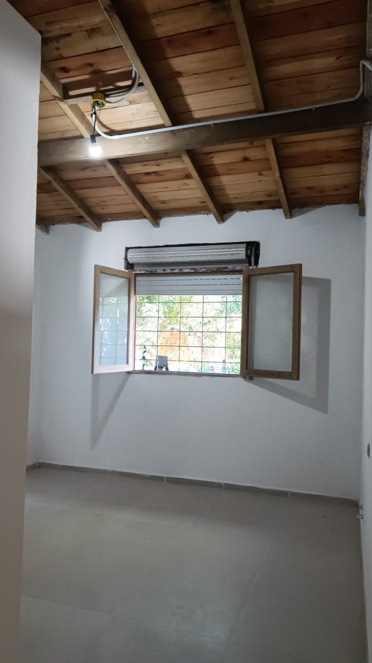 CASA DE 4 AMBIENTES CON GARAJE CUBIERTO. A ESTRENAR. SANTA CLARA