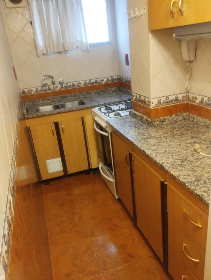 DEPARTAMENTO DE 2 AMBIENTES A LA CALLE CON MUEBLES. A METROS DE PEATONAL SAN MARTIN