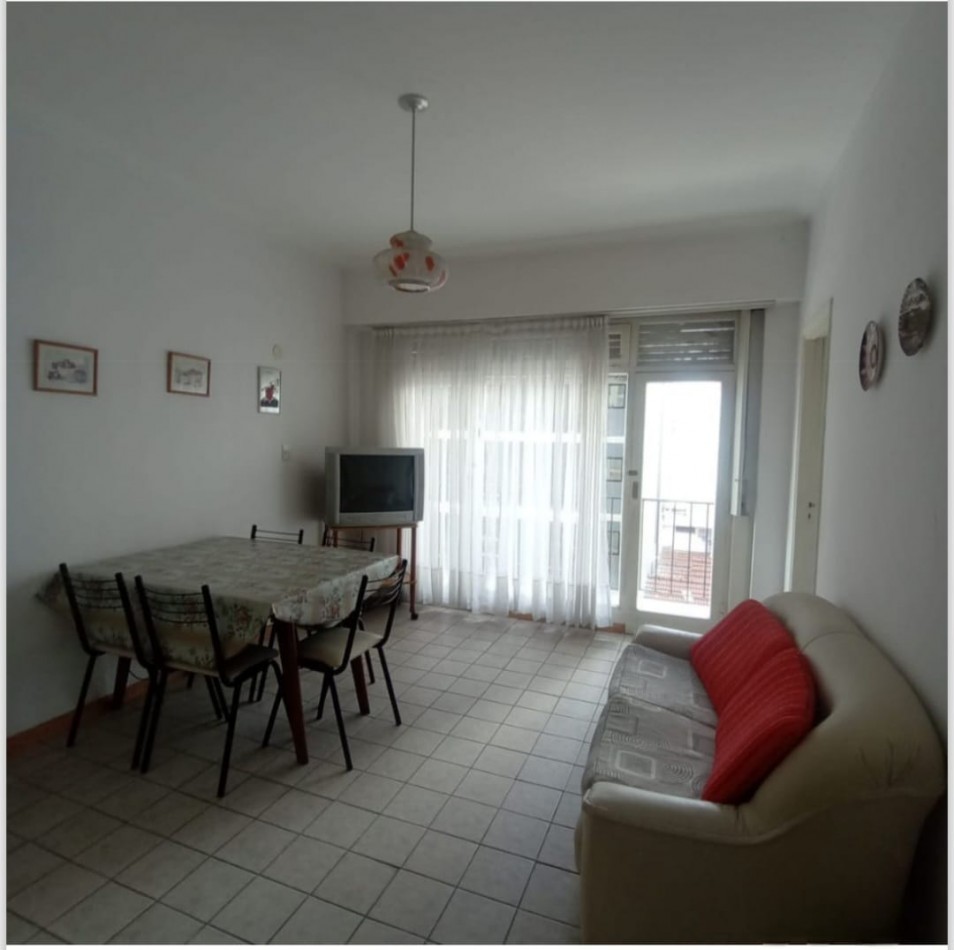 DEPARTAMENTO DE 2 AMBIENTES A LA CALLE CON BALCON SALIENTE. ZONA ALDREY