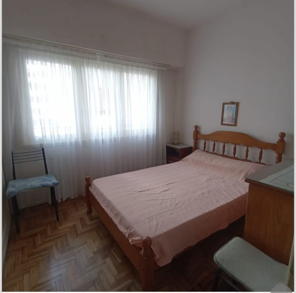 DEPARTAMENTO DE 2 AMBIENTES A LA CALLE CON BALCON SALIENTE. ZONA ALDREY