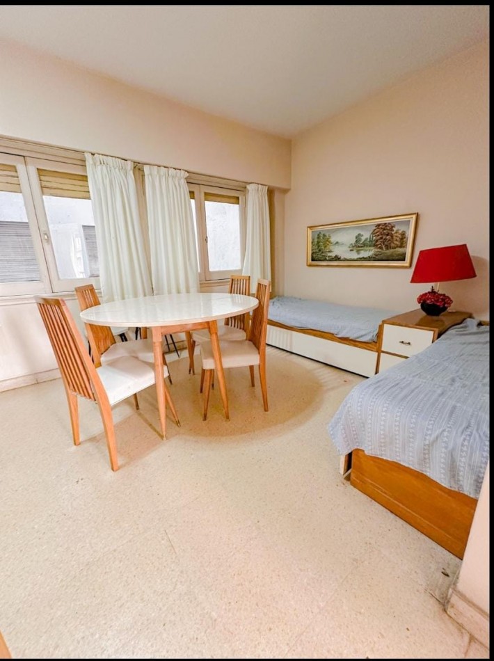 DEPARTAMENTO DE 2 AMBIENTES A LA CALLE CON BALCON. ZONA ALDREY.