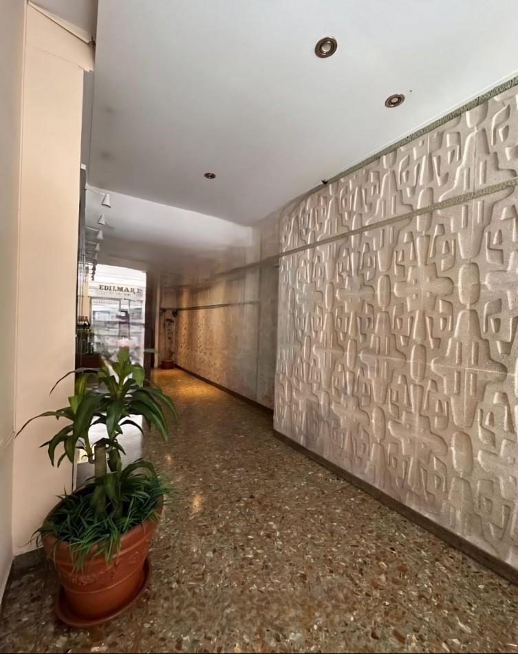DEPARTAMENTO DE 2 AMBIENTES A LA CALLE CON BALCON. ZONA ALDREY.