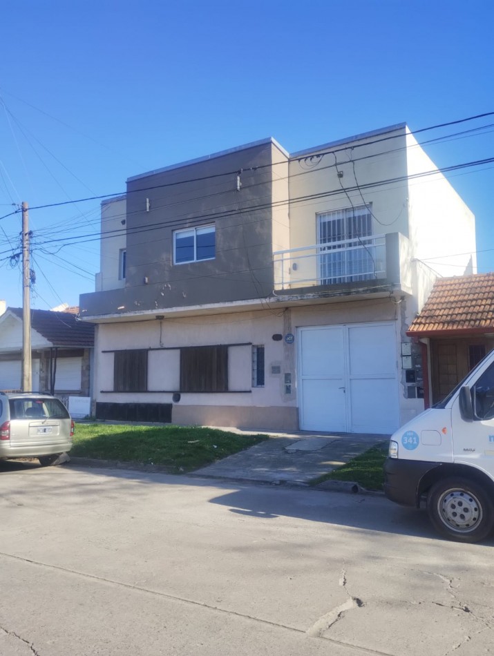 PH DE 3 AMBIENTES. PRIMER PISO POR ESCALERA. ESPACIO DE COCHERA. VILLA PRIMERA.