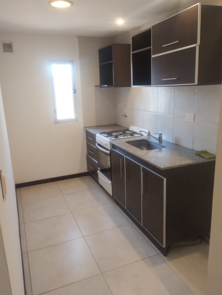 PH DE 3 AMBIENTES. PRIMER PISO POR ESCALERA. ESPACIO DE COCHERA. VILLA PRIMERA.