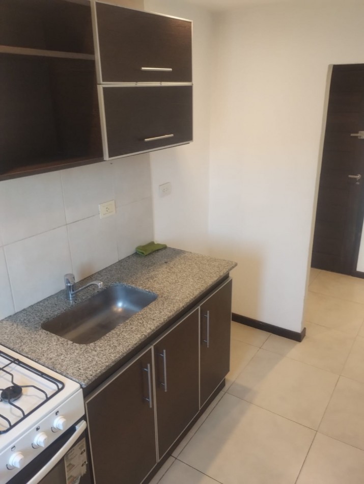 PH DE 3 AMBIENTES. PRIMER PISO POR ESCALERA. ESPACIO DE COCHERA. VILLA PRIMERA.