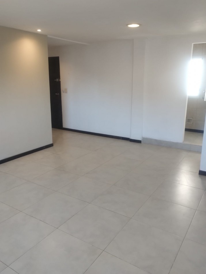PH DE 3 AMBIENTES. PRIMER PISO POR ESCALERA. ESPACIO DE COCHERA. VILLA PRIMERA.