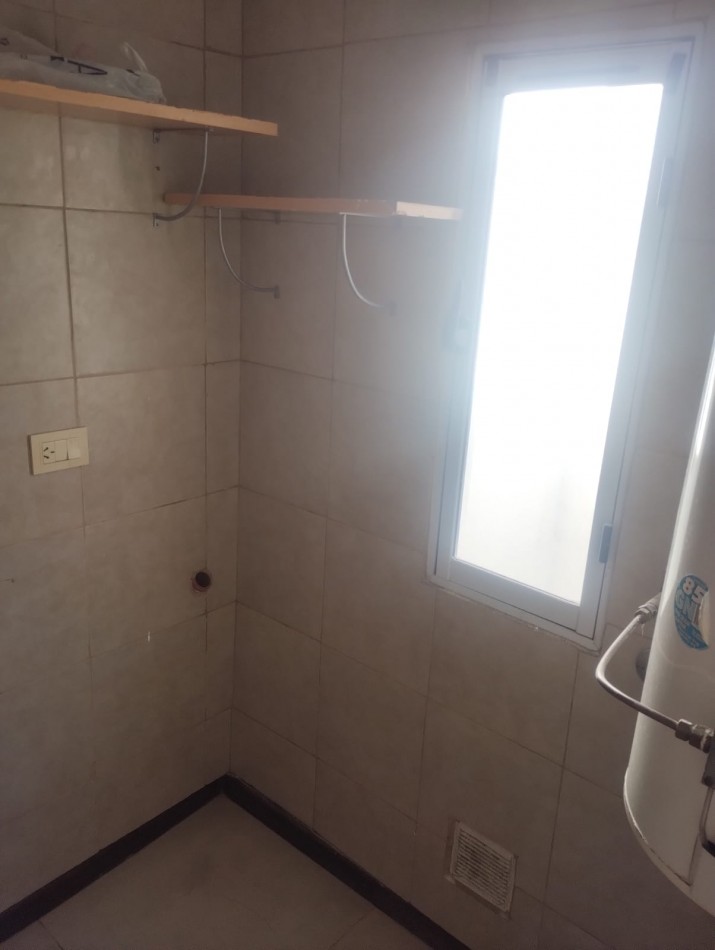 PH DE 3 AMBIENTES. PRIMER PISO POR ESCALERA. ESPACIO DE COCHERA. VILLA PRIMERA.