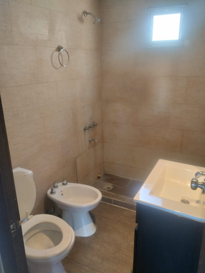 PH DE 3 AMBIENTES. PRIMER PISO POR ESCALERA. ESPACIO DE COCHERA. VILLA PRIMERA.