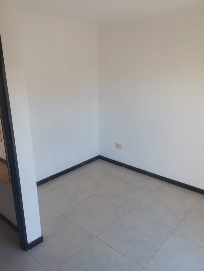 PH DE 3 AMBIENTES. PRIMER PISO POR ESCALERA. ESPACIO DE COCHERA. VILLA PRIMERA.