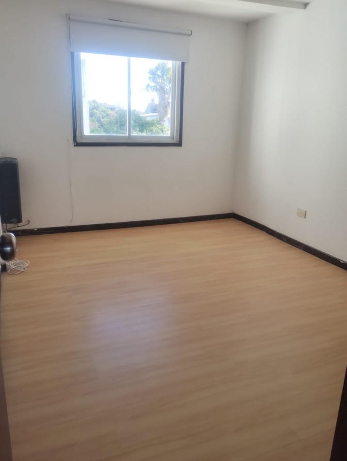 PH DE 3 AMBIENTES. PRIMER PISO POR ESCALERA. ESPACIO DE COCHERA. VILLA PRIMERA.