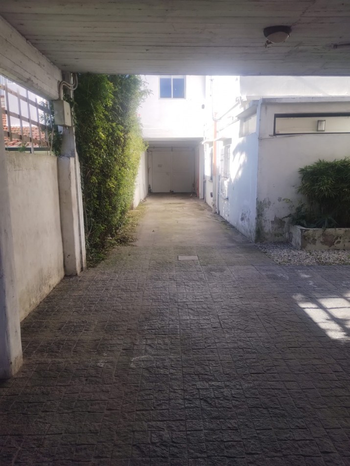 PH DE 3 AMBIENTES. PRIMER PISO POR ESCALERA. ESPACIO DE COCHERA. VILLA PRIMERA.