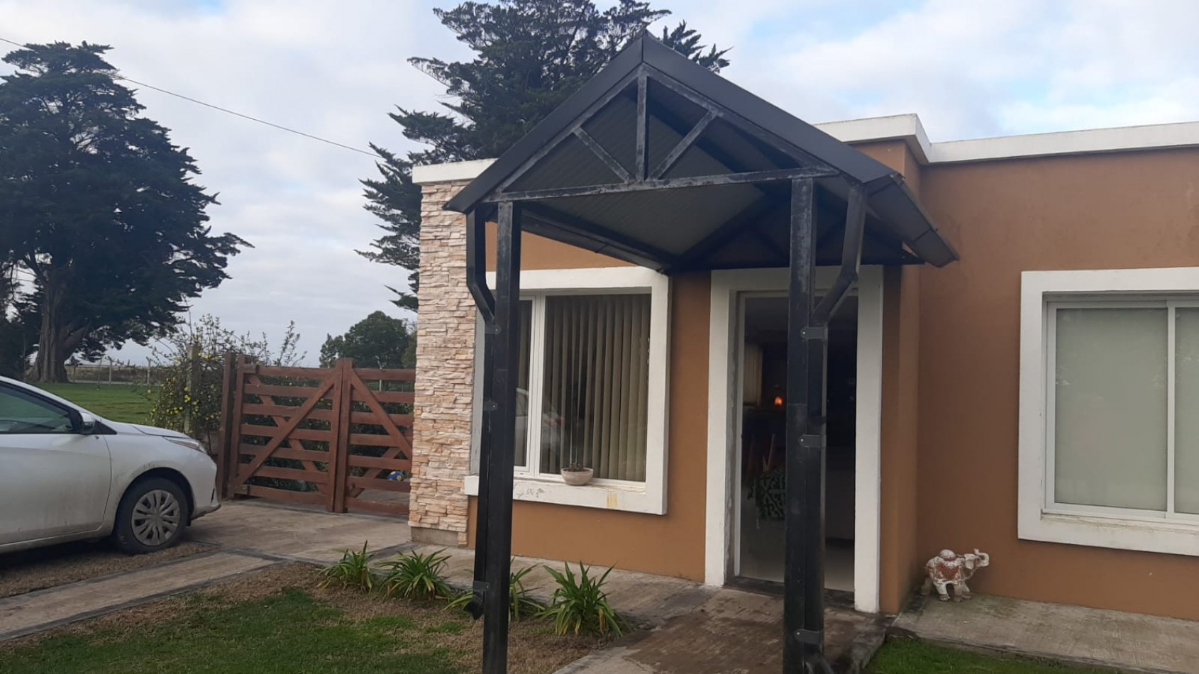 CASA DE 4 AMBIENTES EN BARRIO COSTA DEL SOL