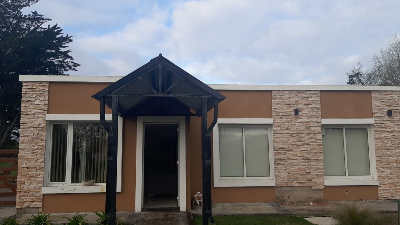 CASA DE 4 AMBIENTES EN BARRIO COSTA DEL SOL