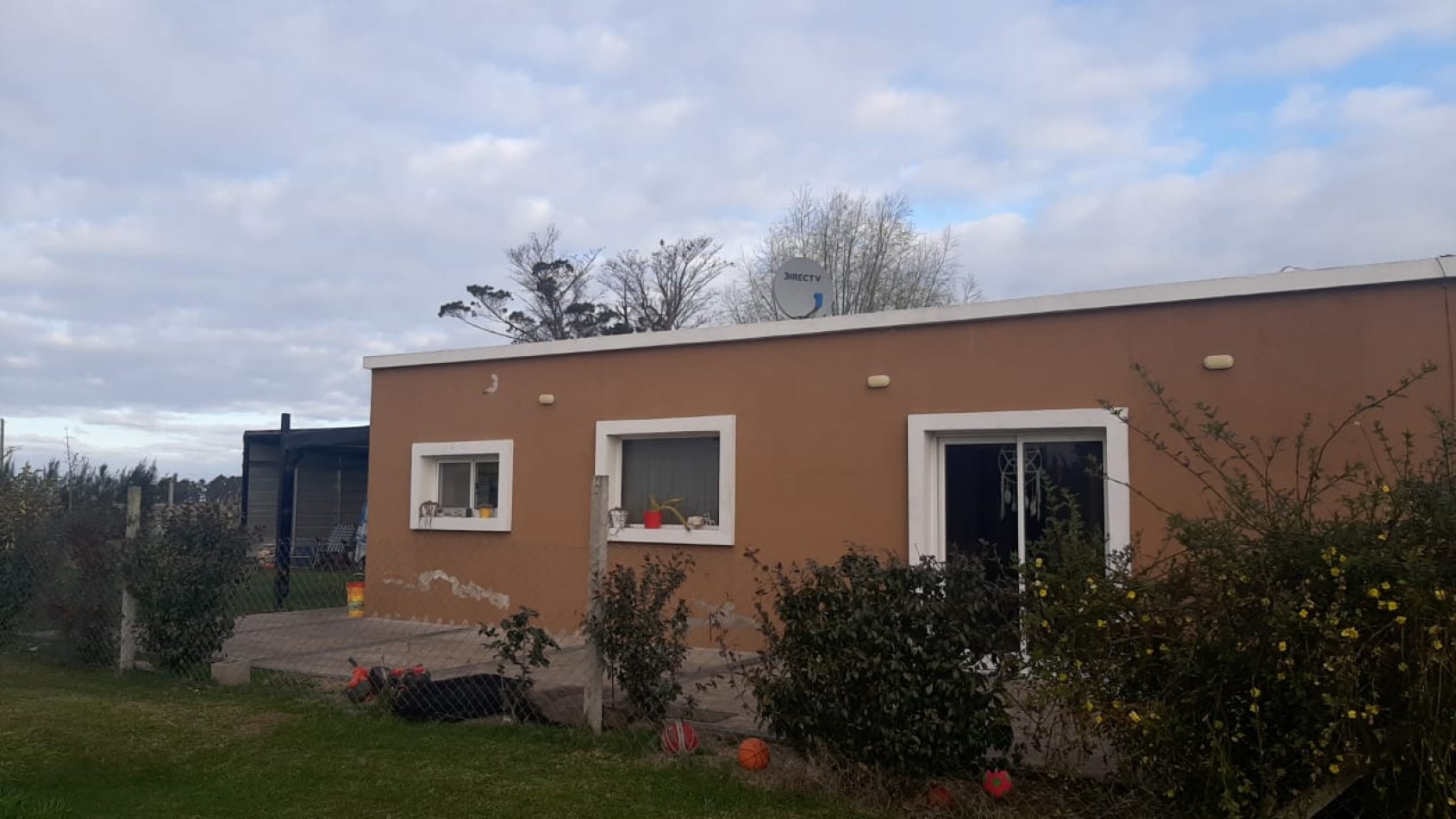 CASA DE 4 AMBIENTES EN BARRIO COSTA DEL SOL