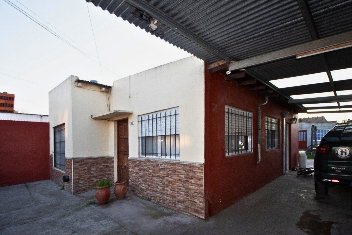 COMPLEJO DE CUATRO UNIDADES BARRIO SANTA RITA. IDEAL RENTAS. ESCUCHA PROPUESTAS. EN BLOCK