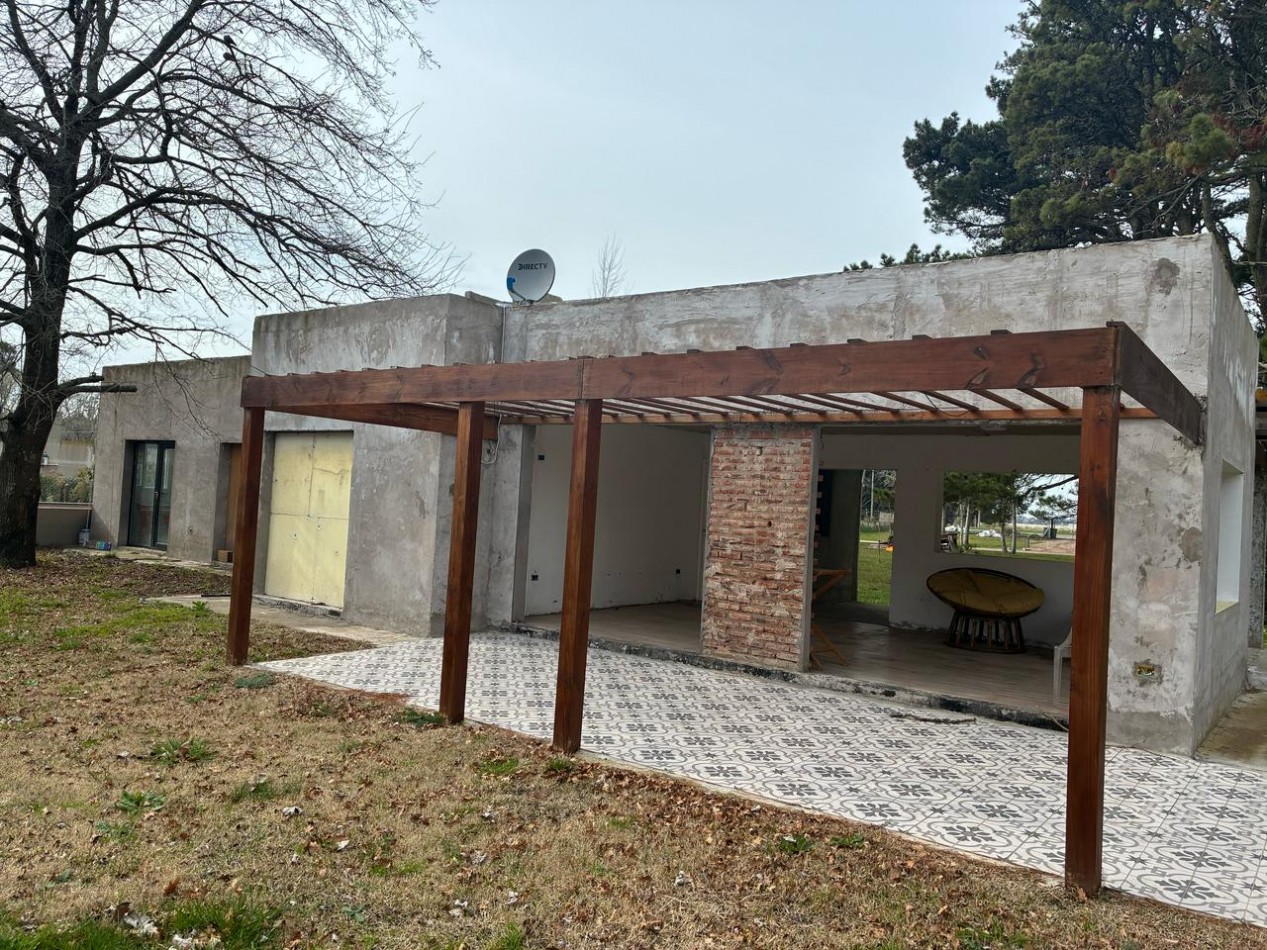 CASA A DE 4 AMBIENTES A TERMINAR EN BARRIO COSTA DEL SOL. PLANOS APROBADOS