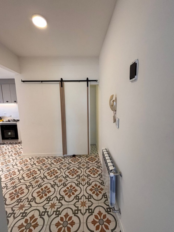 DEPARTAMENTO DE 3 AMBIENTES EXTERNO. RECICLADO A NUEVO. 