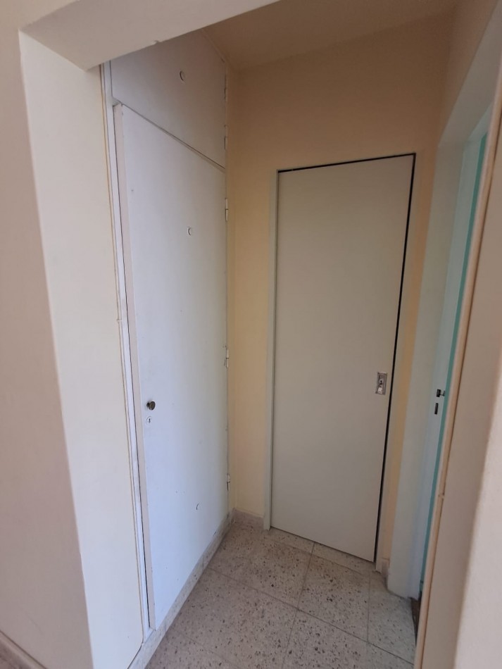 DEPARTAMENTO DE 2 AMBIENTES A LA CALLE CON DEPENDENCIA. PLAZA COLON.