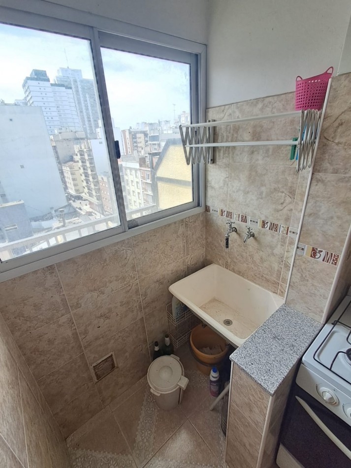 DEPARTAMENTO DE 2 AMBIENTES A LA CALLE CON DEPENDENCIA. PLAZA COLON.