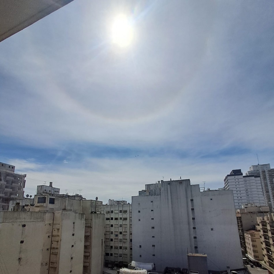 DEPARTAMENTO DE 2 AMBIENTES A LA CALLE CON DEPENDENCIA. PLAZA COLON.