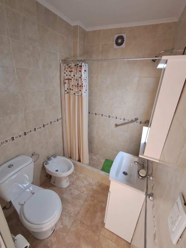 DEPARTAMENTO DE 2 AMBIENTES A LA CALLE CON DEPENDENCIA. PLAZA COLON.