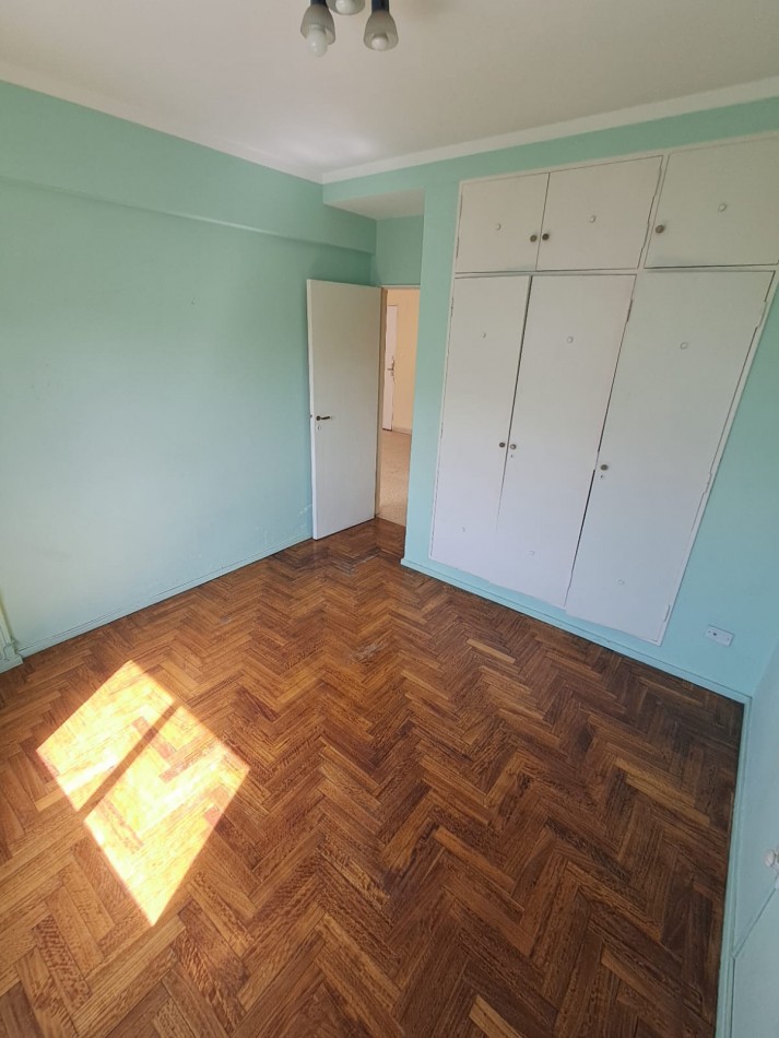 DEPARTAMENTO DE 2 AMBIENTES A LA CALLE CON DEPENDENCIA. PLAZA COLON.