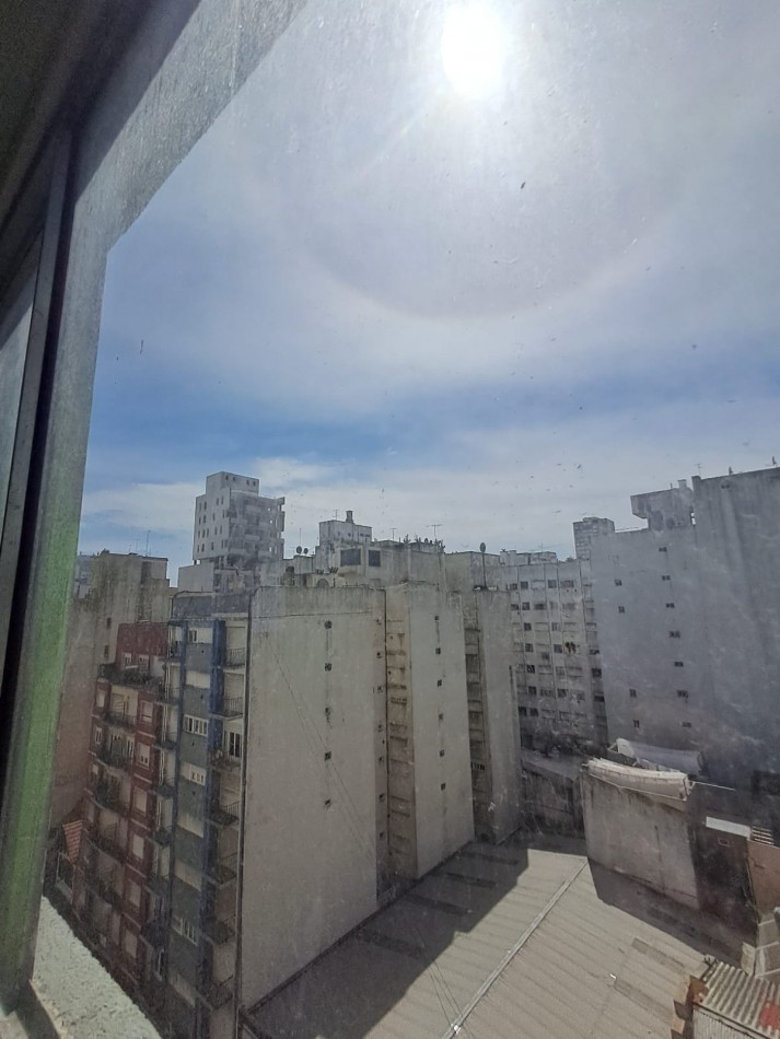 DEPARTAMENTO DE 2 AMBIENTES A LA CALLE CON DEPENDENCIA. PLAZA COLON.