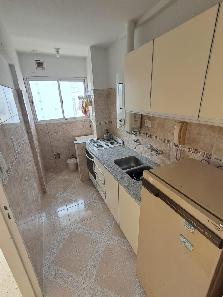 DEPARTAMENTO DE 2 AMBIENTES A LA CALLE CON DEPENDENCIA. PLAZA COLON.