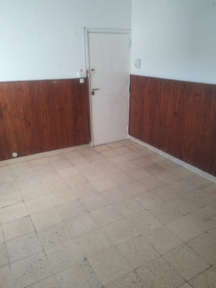 DEPARTAMENTO DE 2 AMBIENTES A RECICLAR. CONTRAFRENTE ABIERTO. SAN JOSE. OPORTUNIDAD