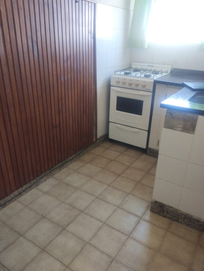 DEPARTAMENTO DE 2 AMBIENTES A RECICLAR. CONTRAFRENTE ABIERTO. SAN JOSE. OPORTUNIDAD