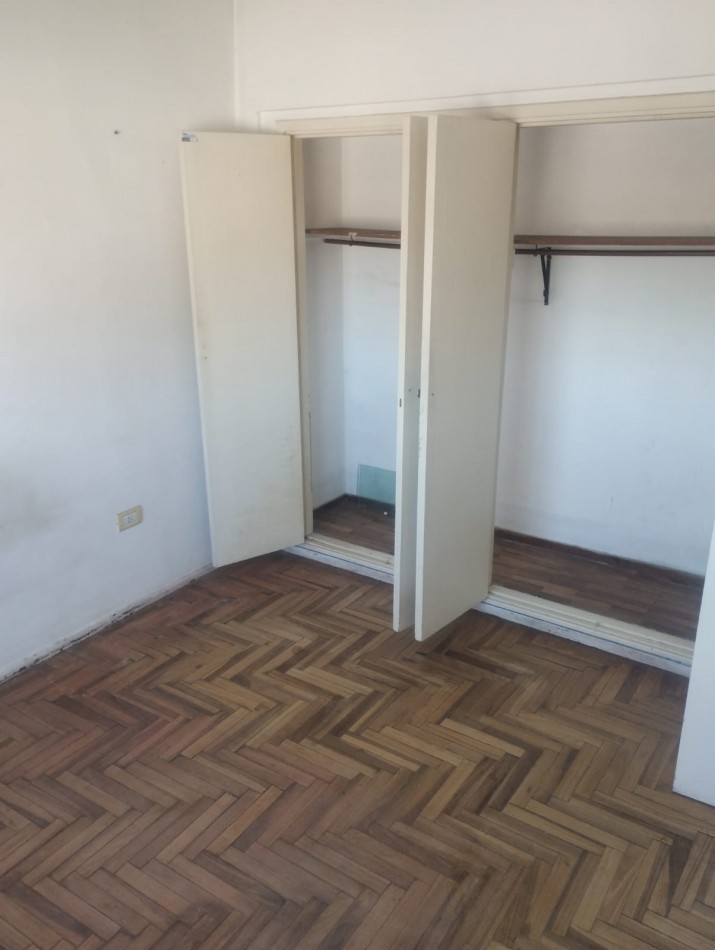 DEPARTAMENTO DE 2 AMBIENTES A RECICLAR. CONTRAFRENTE ABIERTO. SAN JOSE. OPORTUNIDAD
