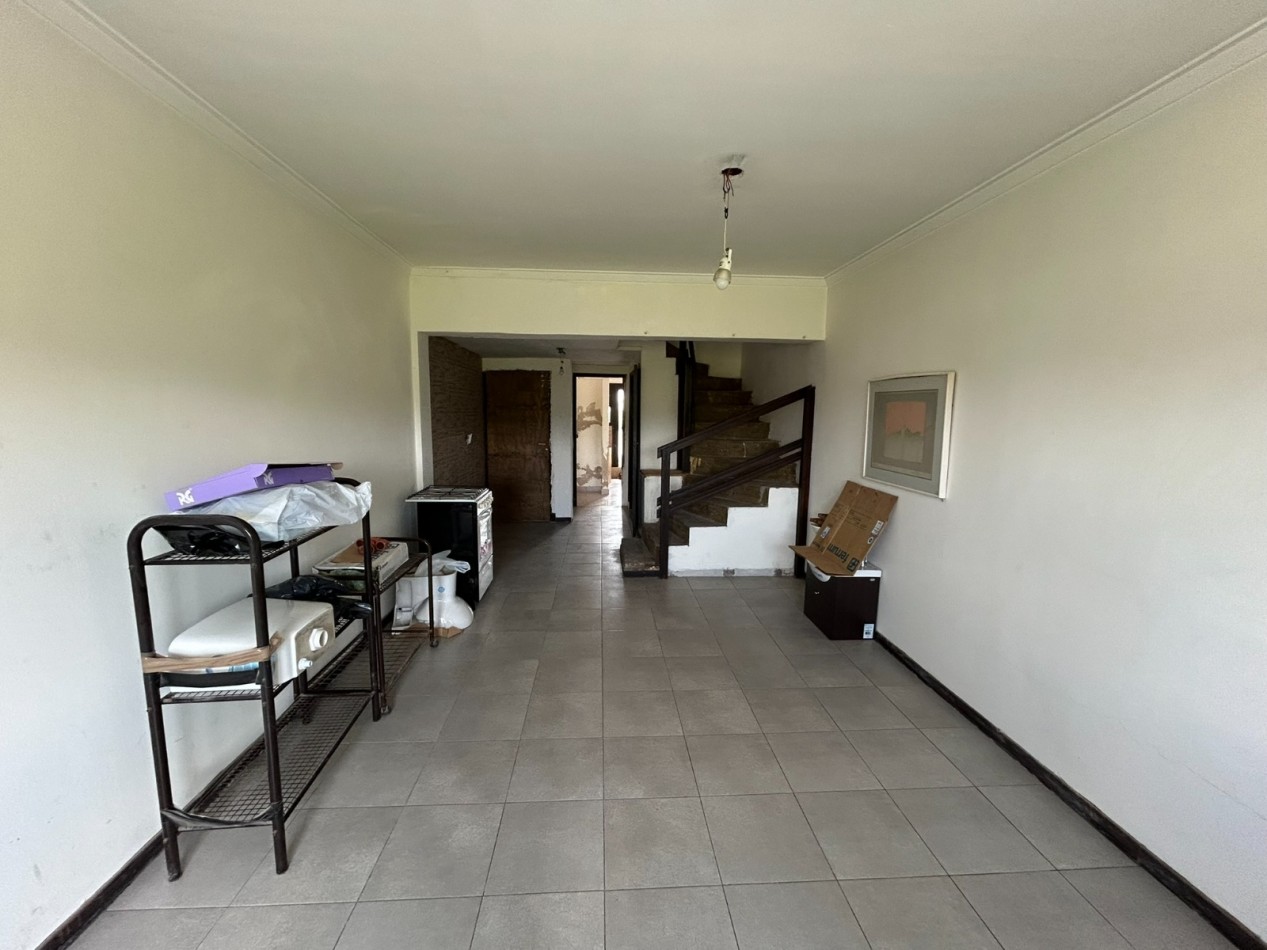 DUPLEX 3 AMBIENTES CON COCHERA CUBIERTA FIJA. TUCUMAN Y PASO. PARA RECICLAR