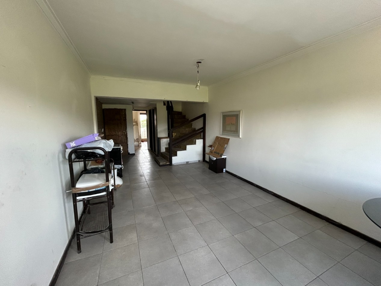 DUPLEX 3 AMBIENTES CON COCHERA CUBIERTA FIJA. TUCUMAN Y PASO. PARA RECICLAR