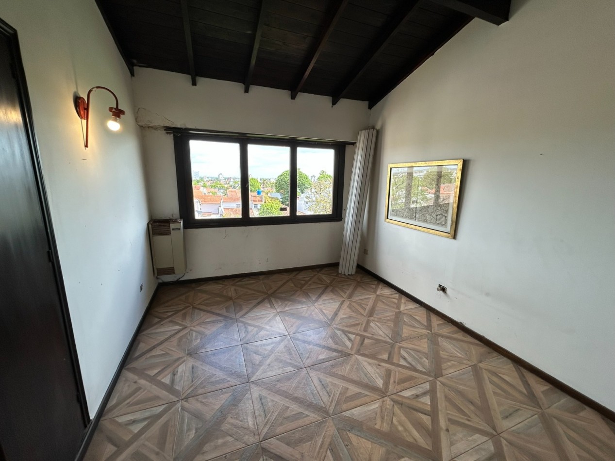 DUPLEX 3 AMBIENTES CON COCHERA CUBIERTA FIJA. TUCUMAN Y PASO. PARA RECICLAR