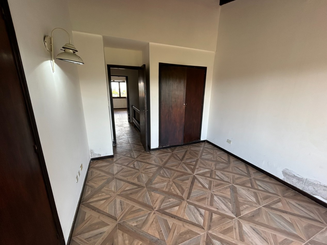 DUPLEX 3 AMBIENTES CON COCHERA CUBIERTA FIJA. TUCUMAN Y PASO. PARA RECICLAR