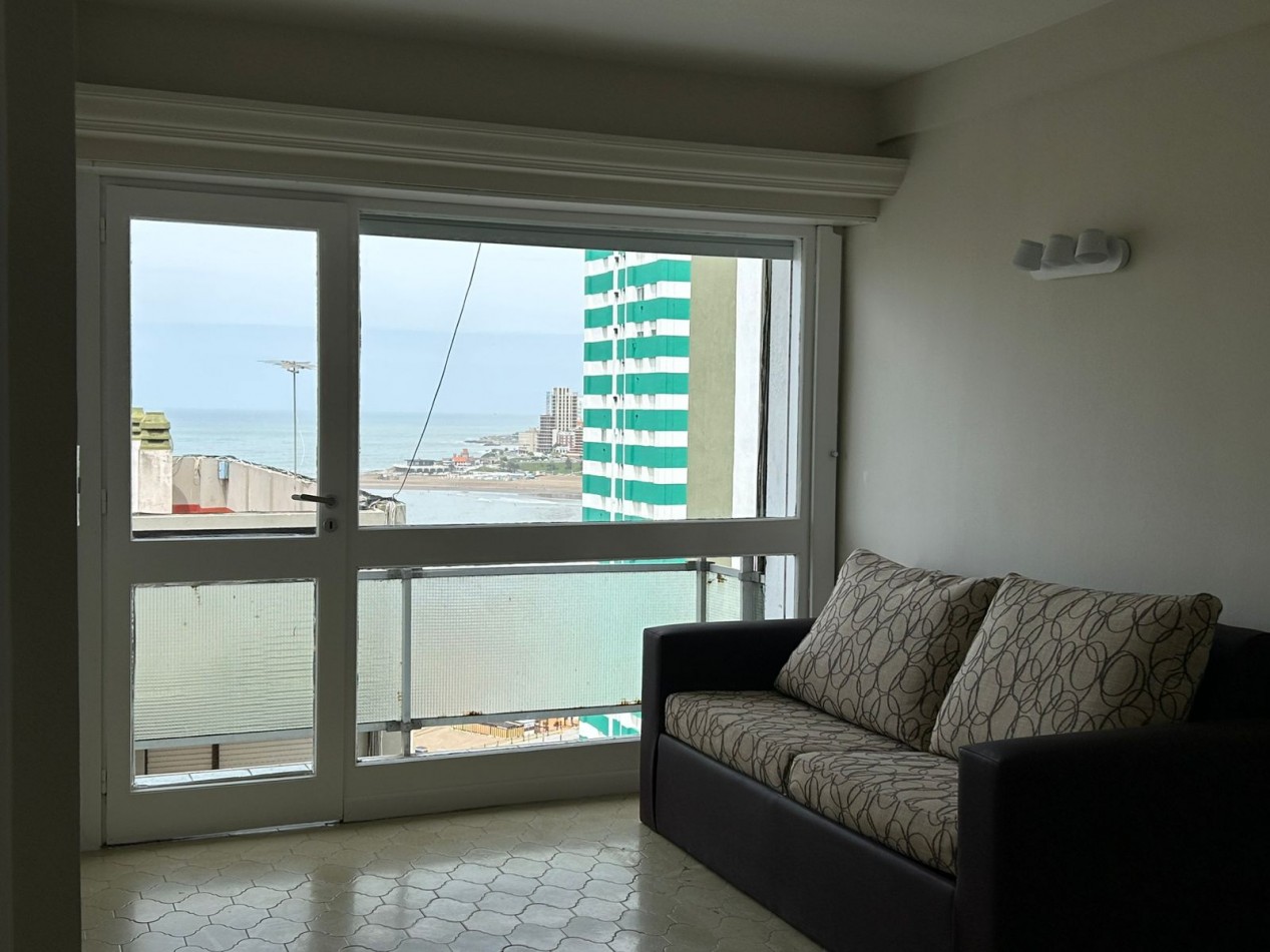 MONOAMBIENTE CON BALCON SALIENTE Y VISTA AL MAR. DIAGONAL ALBERDI