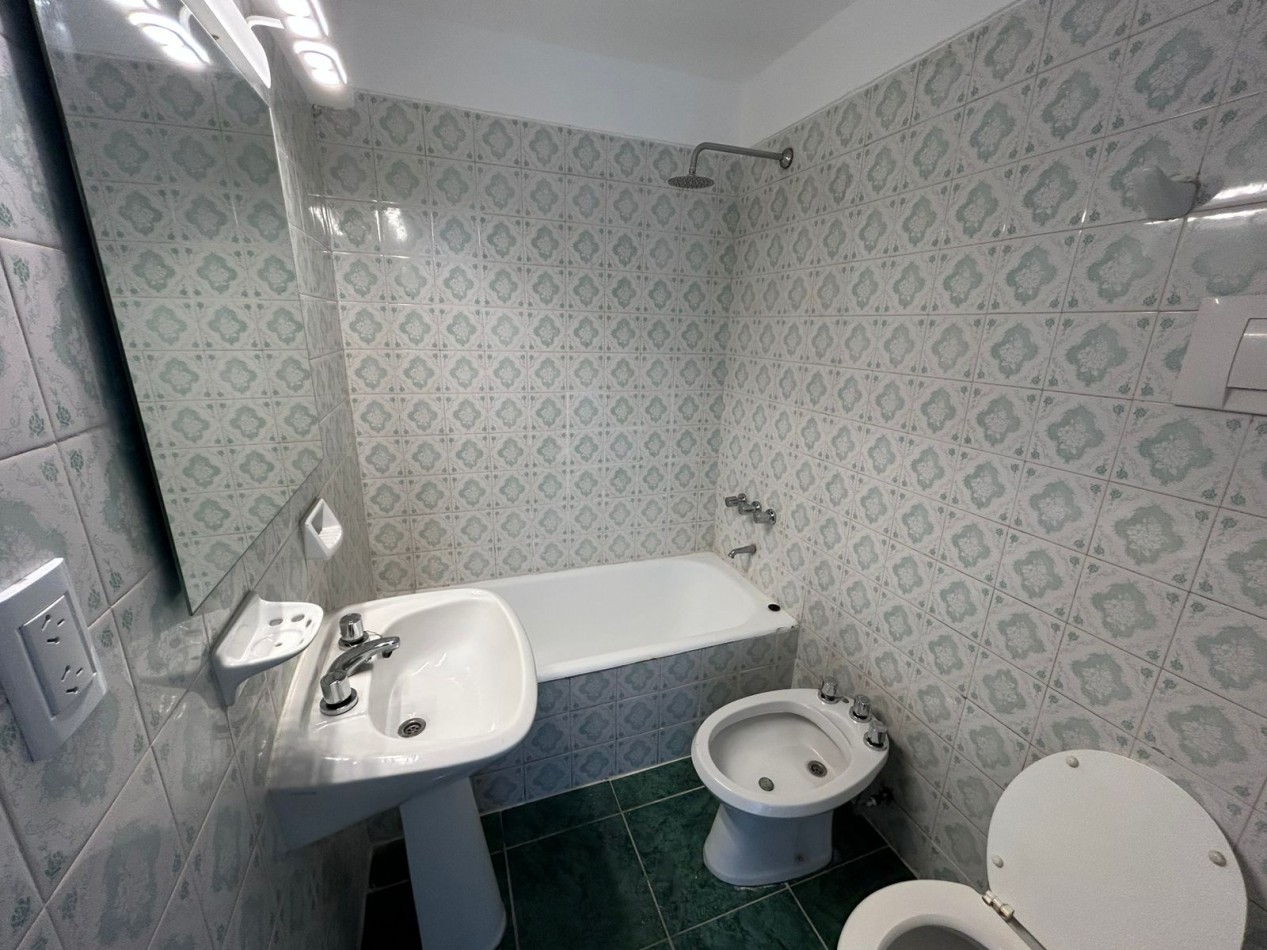 MONOAMBIENTE CON BALCON SALIENTE Y VISTA AL MAR. DIAGONAL ALBERDI