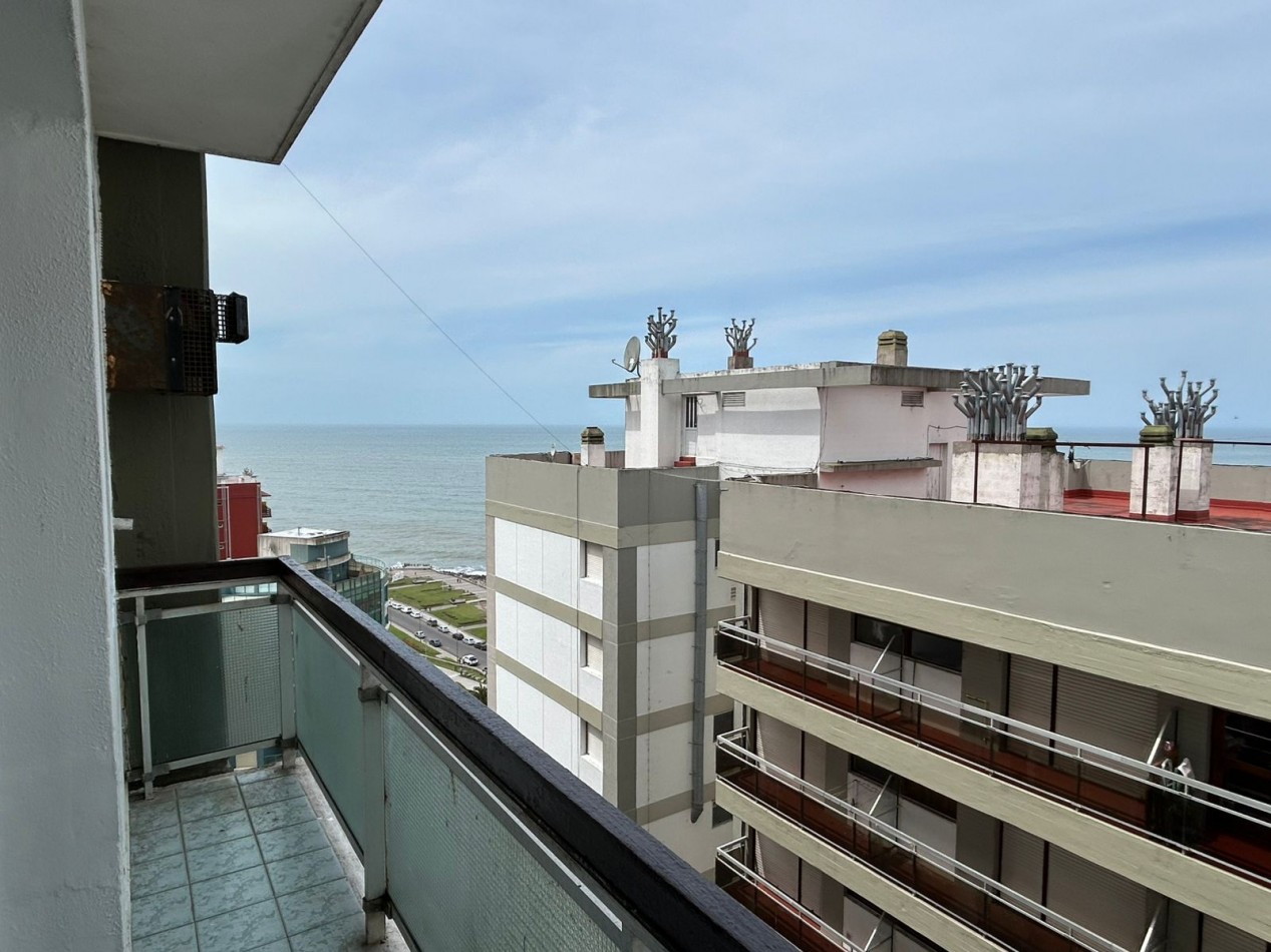 MONOAMBIENTE CON BALCON SALIENTE Y VISTA AL MAR. DIAGONAL ALBERDI