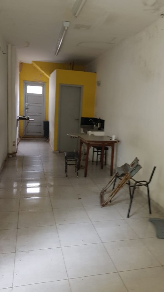 IMPORTANTE LOCAL COMERCIAL. SOBRE AVENIDA LIBERTAD ENTRE FRANCIA Y JARA