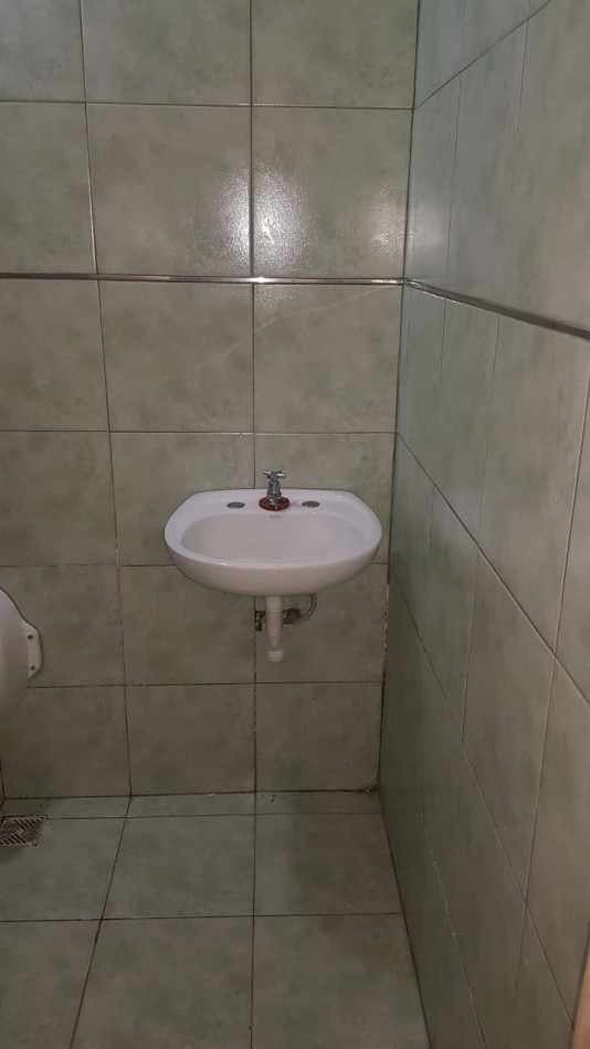 IMPORTANTE LOCAL COMERCIAL. SOBRE AVENIDA LIBERTAD ENTRE FRANCIA Y JARA