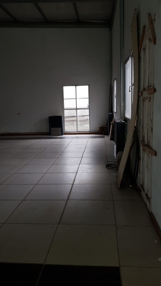 IMPORTANTE LOCAL COMERCIAL. SOBRE AVENIDA LIBERTAD ENTRE FRANCIA Y JARA