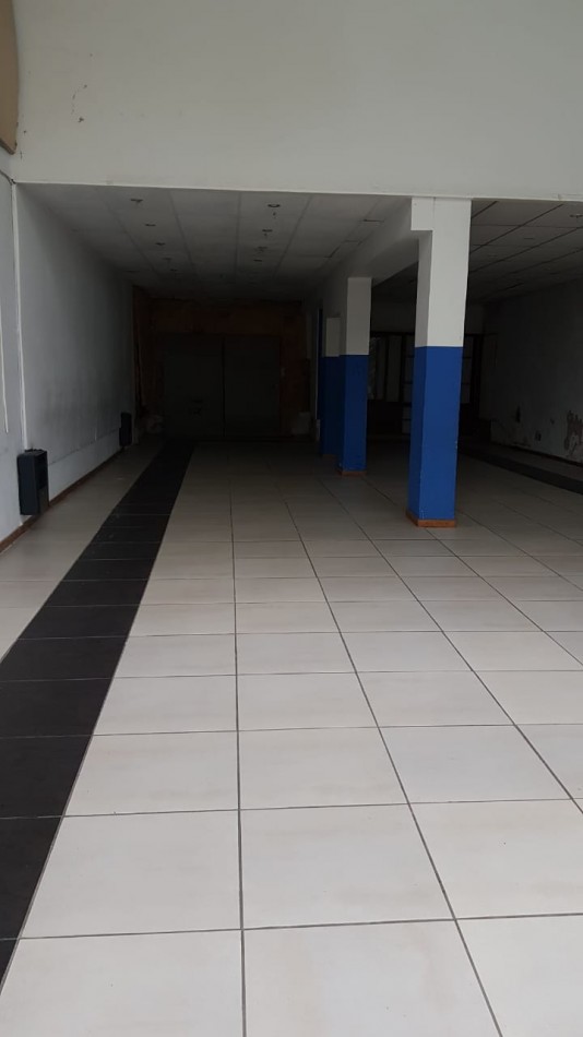 IMPORTANTE LOCAL COMERCIAL. SOBRE AVENIDA LIBERTAD ENTRE FRANCIA Y JARA