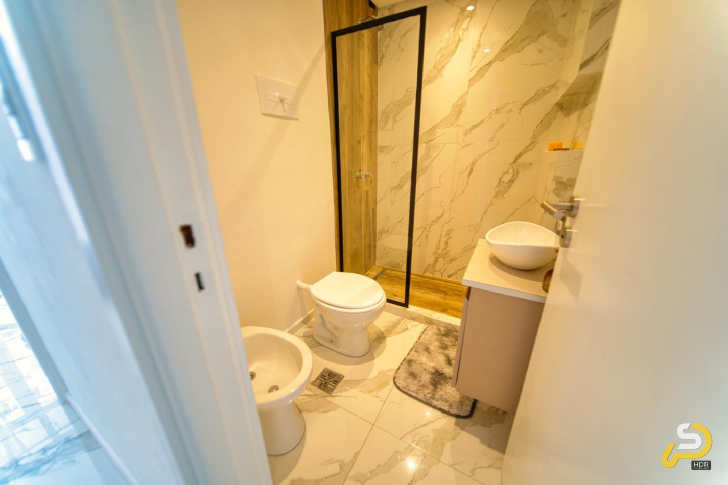 DEPARTAMENTO DE 3 AMBIENTES AL FRENTE CON BALCON. LURO Y SANTIAGO DEL ESTERO