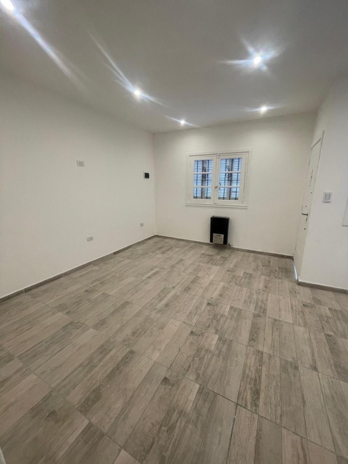 PH DE 3 AMBIENTES A LA CALLE CON COCHERA. MISIONES Y AVELLANEDA