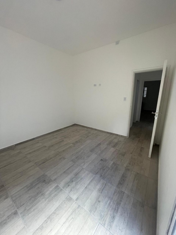 PH DE 3 AMBIENTES A LA CALLE CON COCHERA. MISIONES Y AVELLANEDA