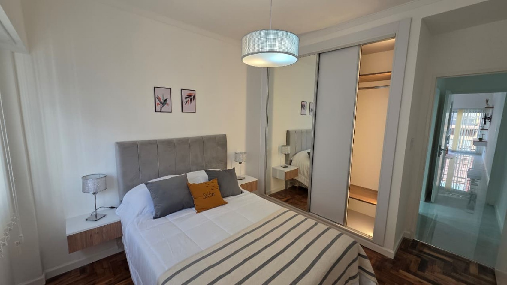 2 AMBIENTES AL FRENTE CON BALCON. VISTA A PLAZA COLON. RECICLADO